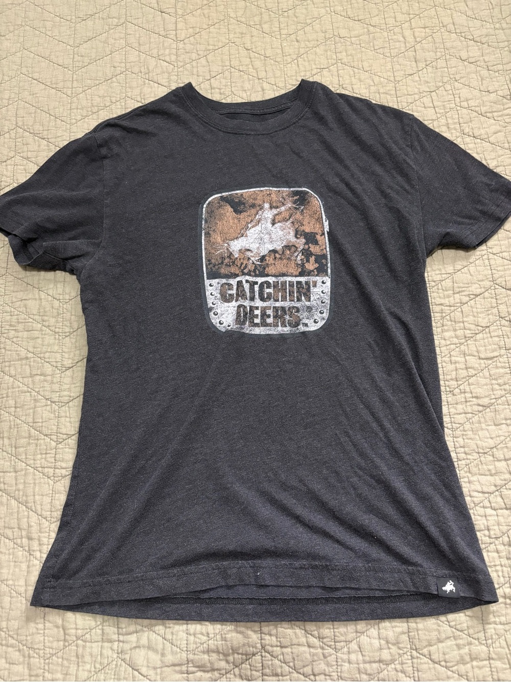 Catchin' Deers Graphic Tee in Charcoal M